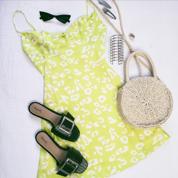 🆕️//The Ziggy// Neon green dress - Picture 3 of 7